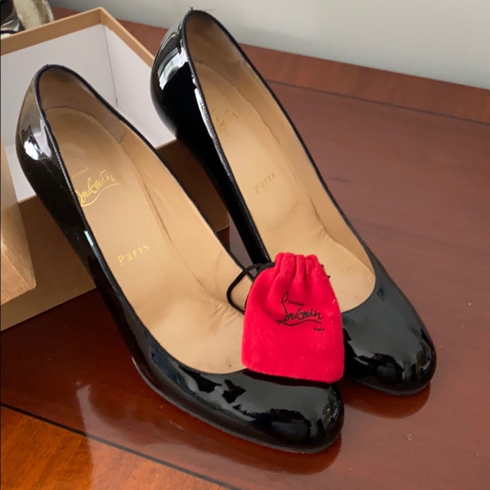 Black patent round toe